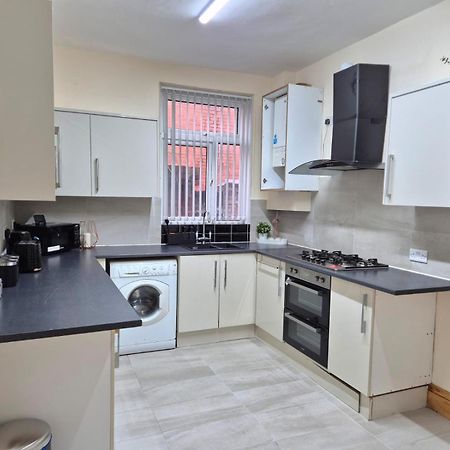 Rooms In Manchester 6 Minutes Drive To Victoria Station ภายนอก รูปภาพ