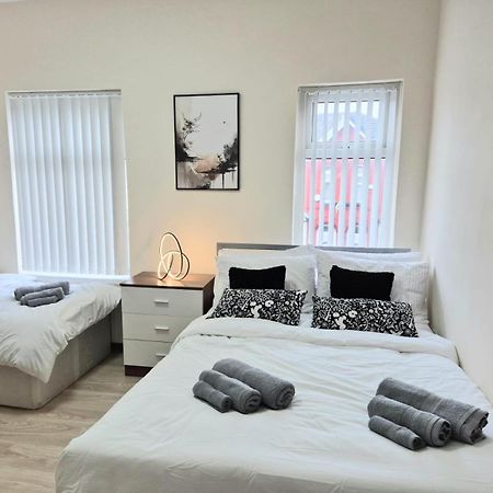 Rooms In Manchester 6 Minutes Drive To Victoria Station ภายนอก รูปภาพ