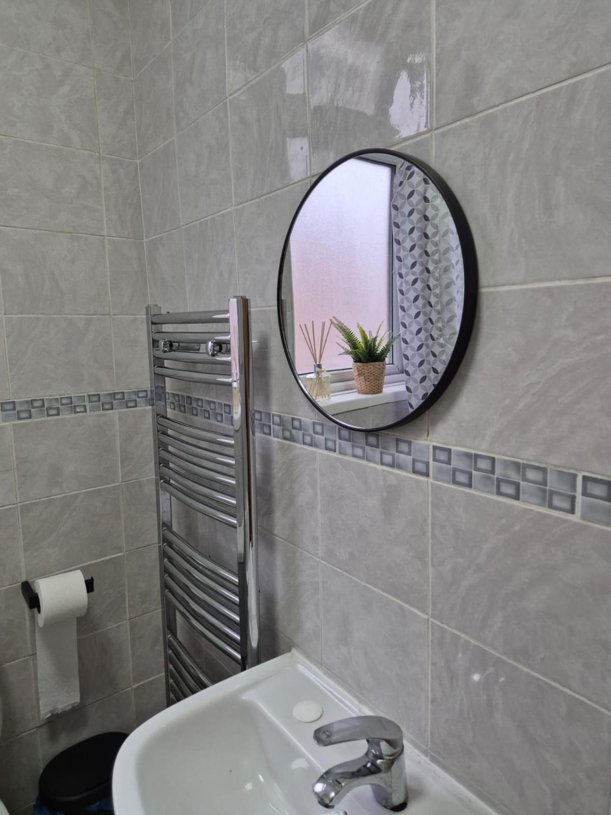 Rooms In Manchester 6 Minutes Drive To Victoria Station ภายนอก รูปภาพ