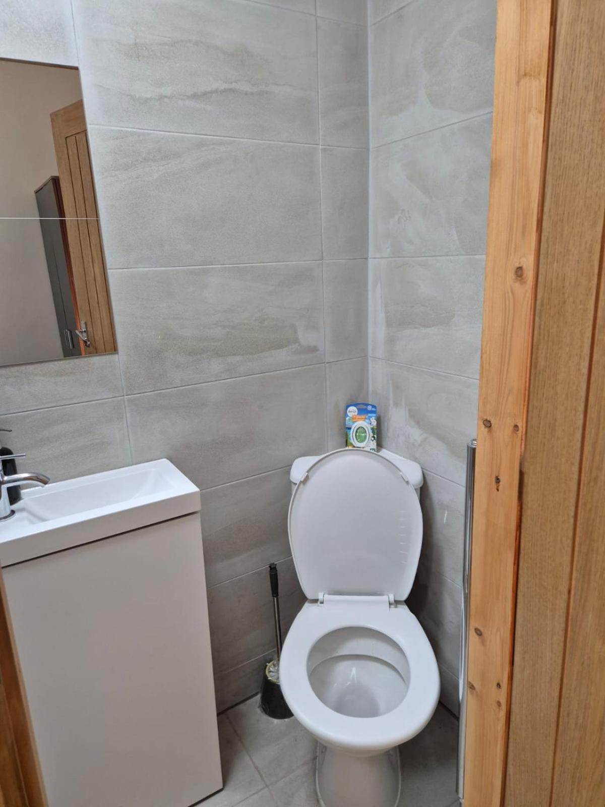 Rooms In Manchester 6 Minutes Drive To Victoria Station ภายนอก รูปภาพ