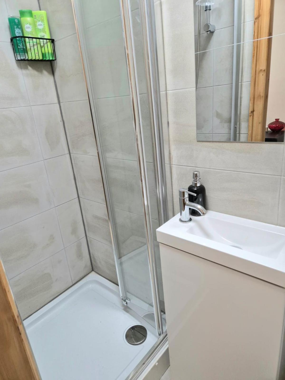 Rooms In Manchester 6 Minutes Drive To Victoria Station ภายนอก รูปภาพ