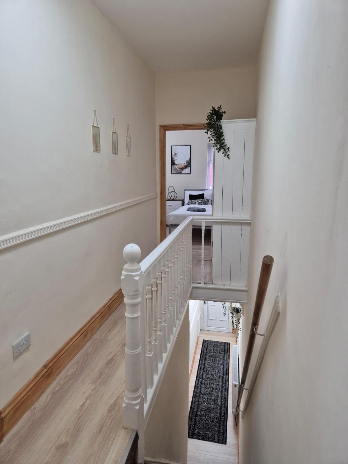 Rooms In Manchester 6 Minutes Drive To Victoria Station ภายนอก รูปภาพ