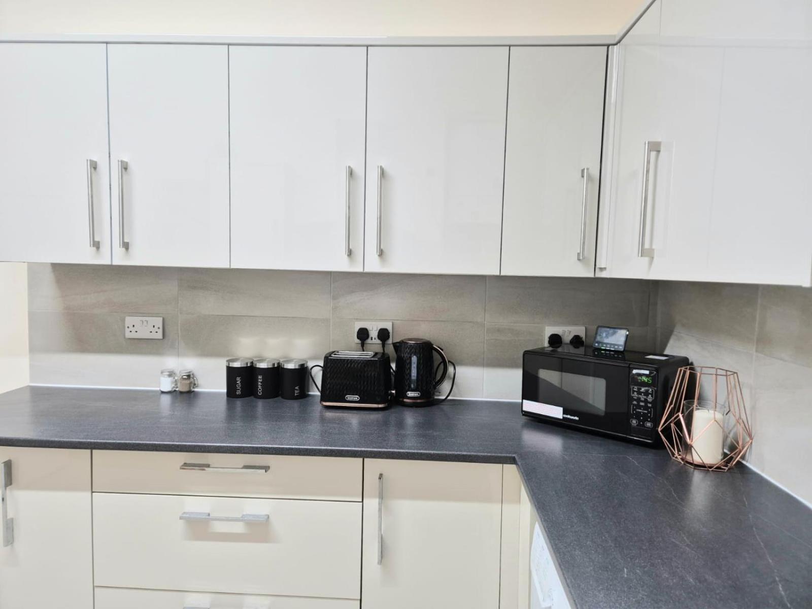 Rooms In Manchester 6 Minutes Drive To Victoria Station ภายนอก รูปภาพ