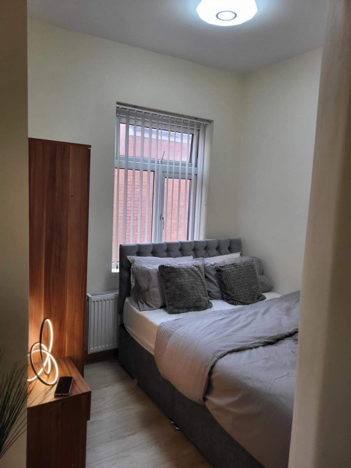 Rooms In Manchester 6 Minutes Drive To Victoria Station ภายนอก รูปภาพ