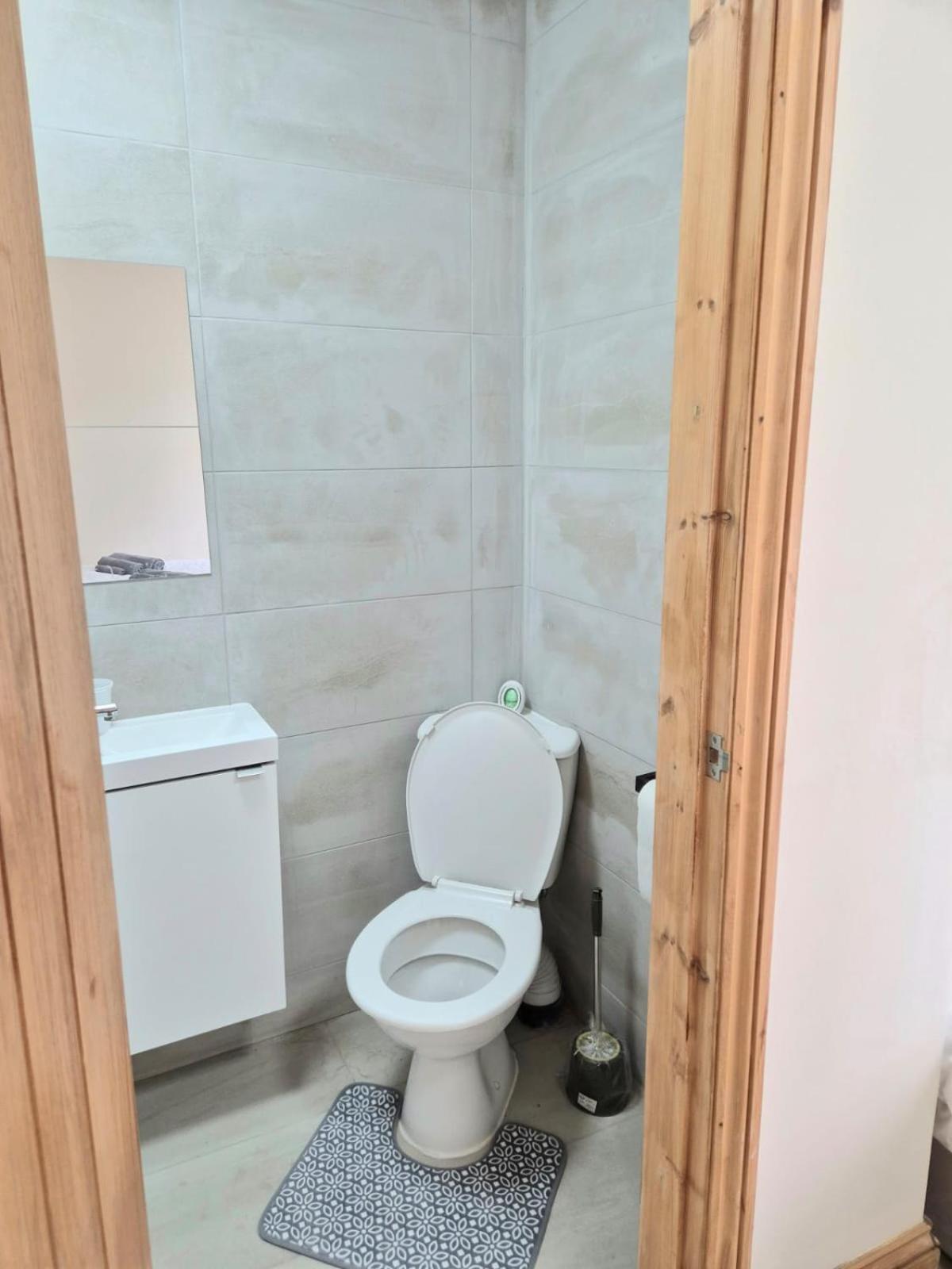 Rooms In Manchester 6 Minutes Drive To Victoria Station ภายนอก รูปภาพ