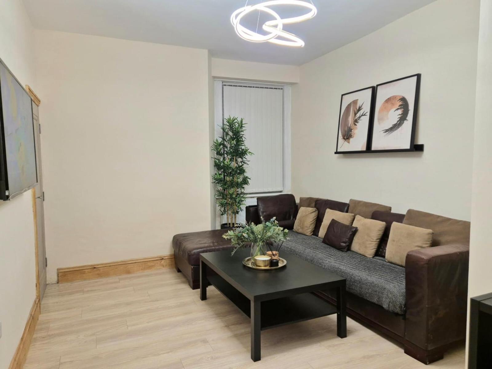 Rooms In Manchester 6 Minutes Drive To Victoria Station ภายนอก รูปภาพ