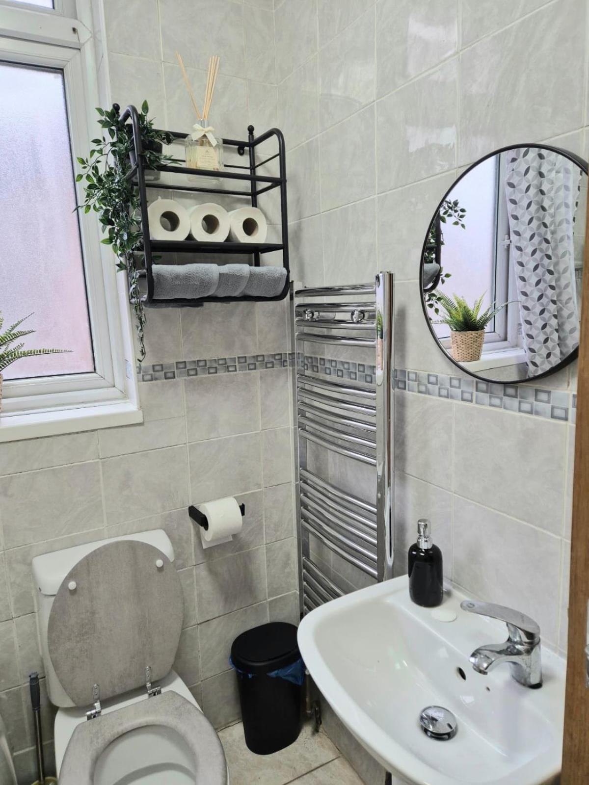 Rooms In Manchester 6 Minutes Drive To Victoria Station ภายนอก รูปภาพ