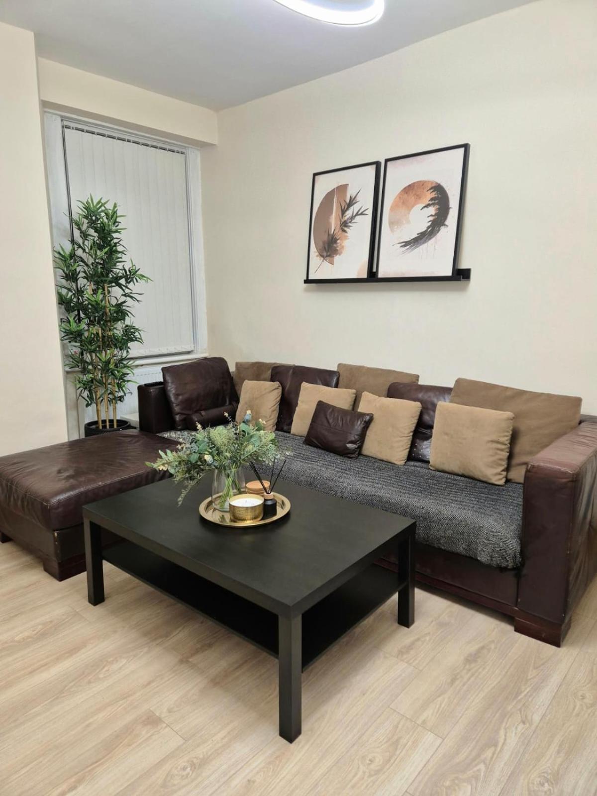 Rooms In Manchester 6 Minutes Drive To Victoria Station ภายนอก รูปภาพ