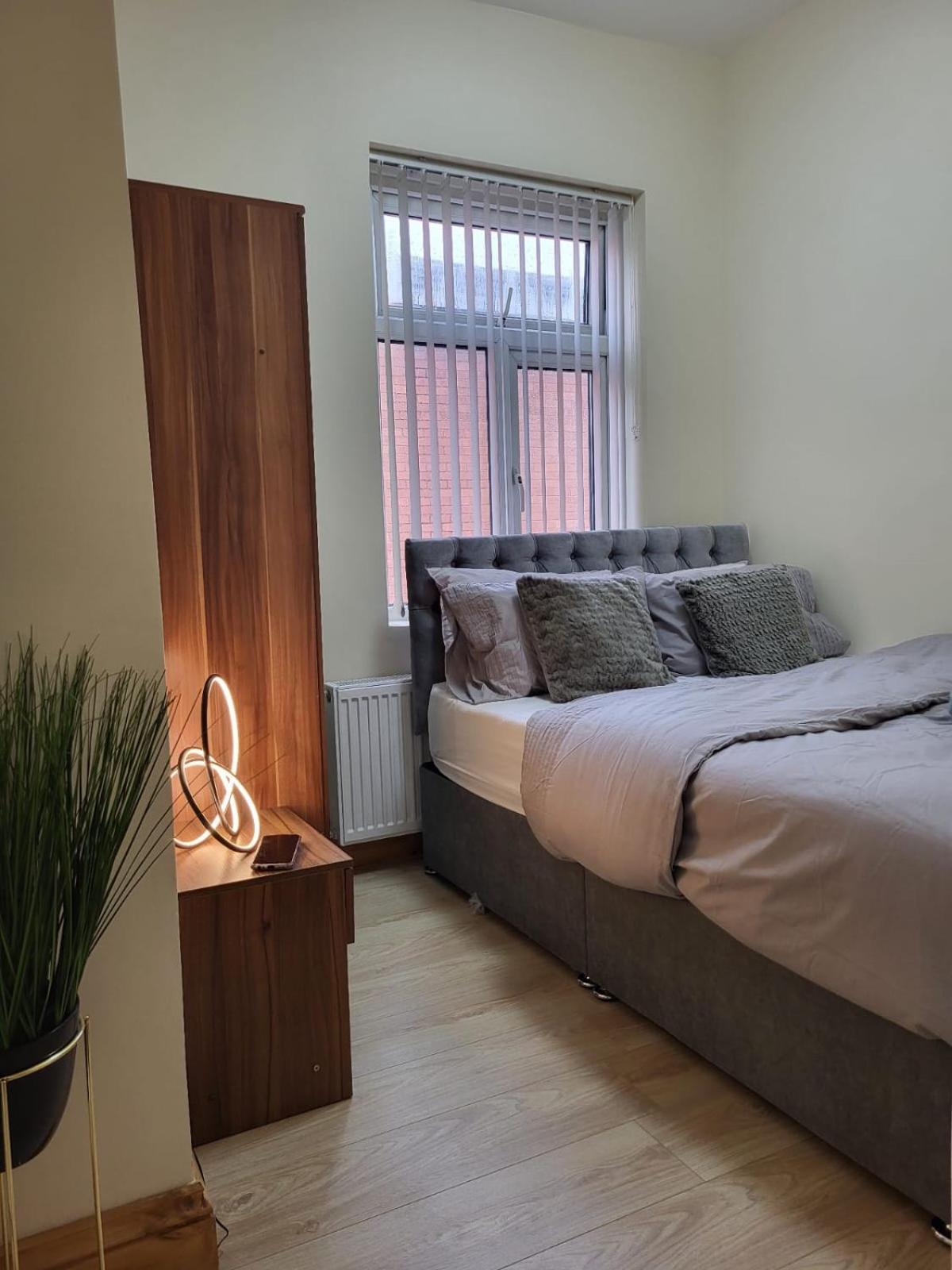 Rooms In Manchester 6 Minutes Drive To Victoria Station ภายนอก รูปภาพ