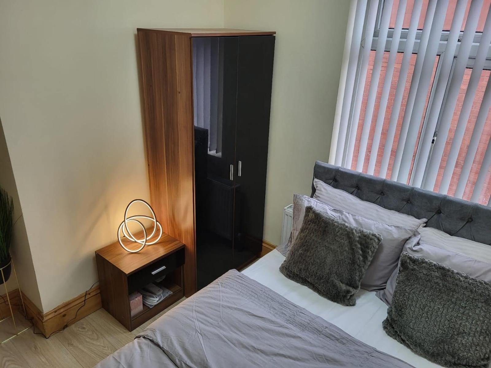 Rooms In Manchester 6 Minutes Drive To Victoria Station ภายนอก รูปภาพ