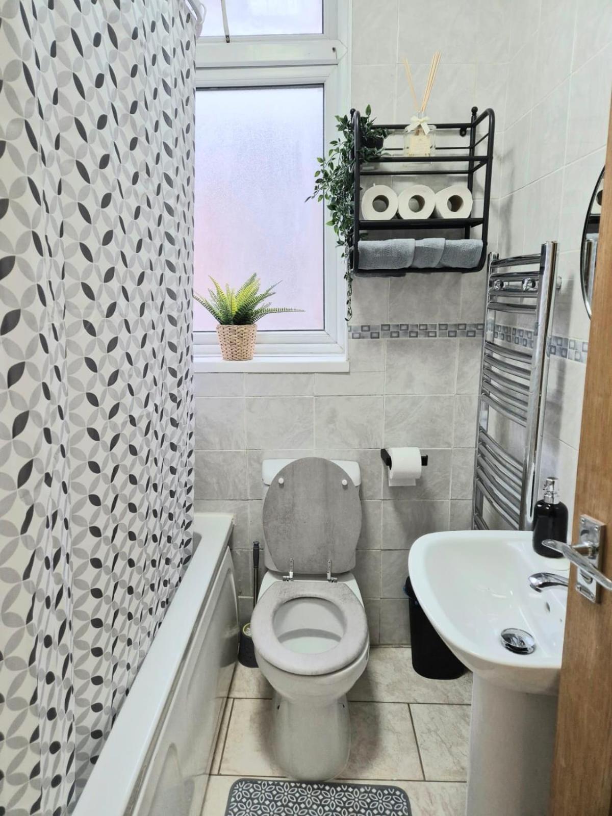 Rooms In Manchester 6 Minutes Drive To Victoria Station ภายนอก รูปภาพ