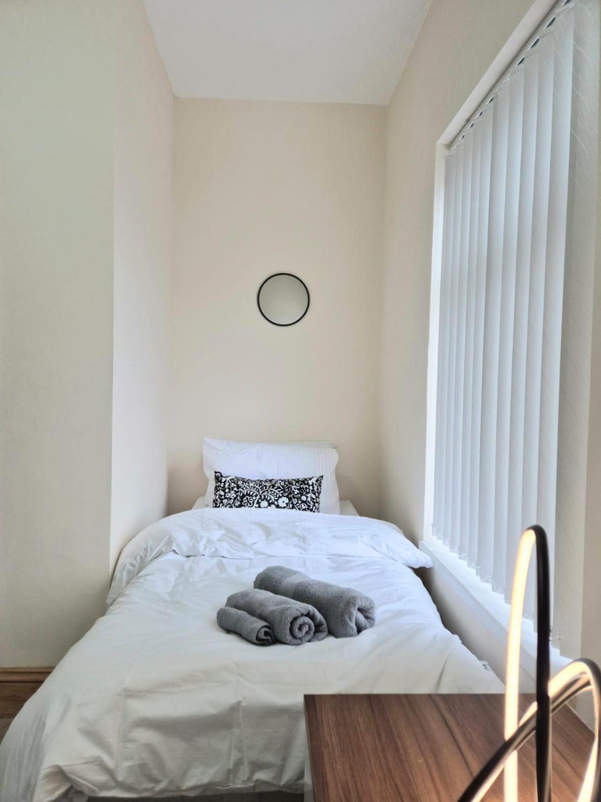 Rooms In Manchester 6 Minutes Drive To Victoria Station ห้อง รูปภาพ