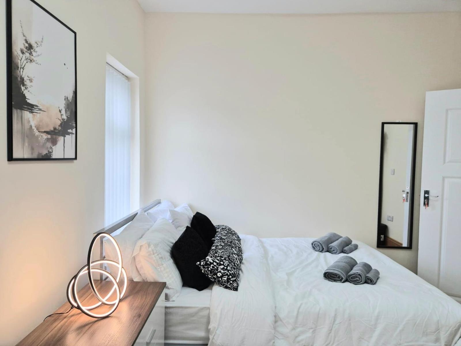 Rooms In Manchester 6 Minutes Drive To Victoria Station ภายนอก รูปภาพ