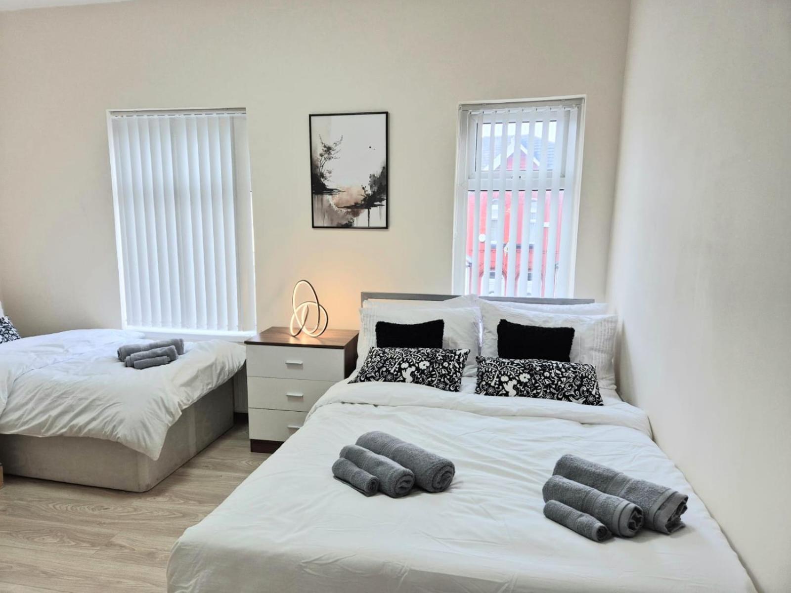 Rooms In Manchester 6 Minutes Drive To Victoria Station ภายนอก รูปภาพ