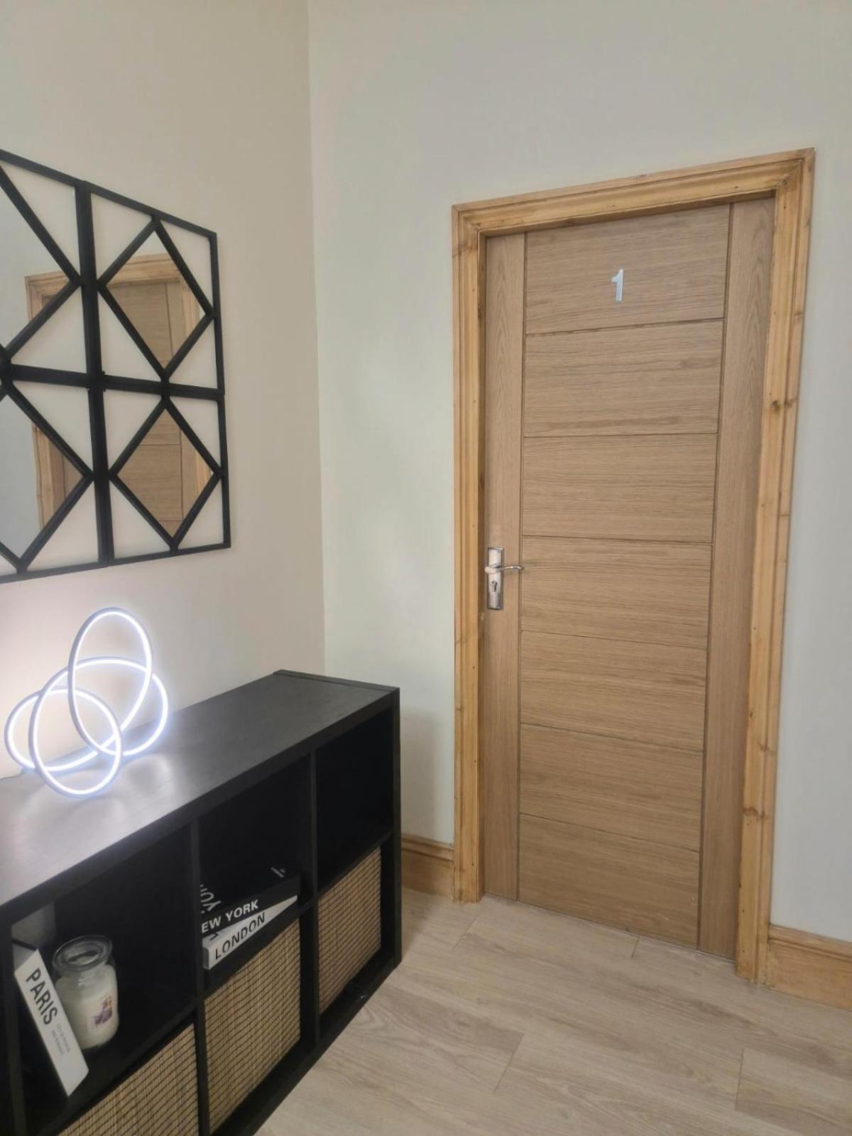 Rooms In Manchester 6 Minutes Drive To Victoria Station ภายนอก รูปภาพ
