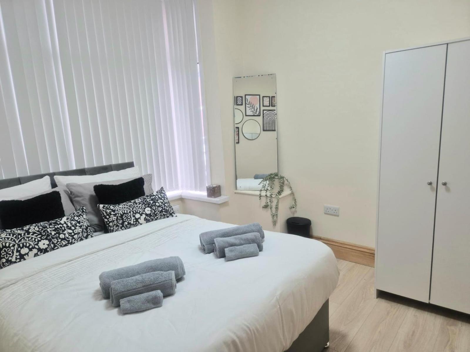 Rooms In Manchester 6 Minutes Drive To Victoria Station ภายนอก รูปภาพ