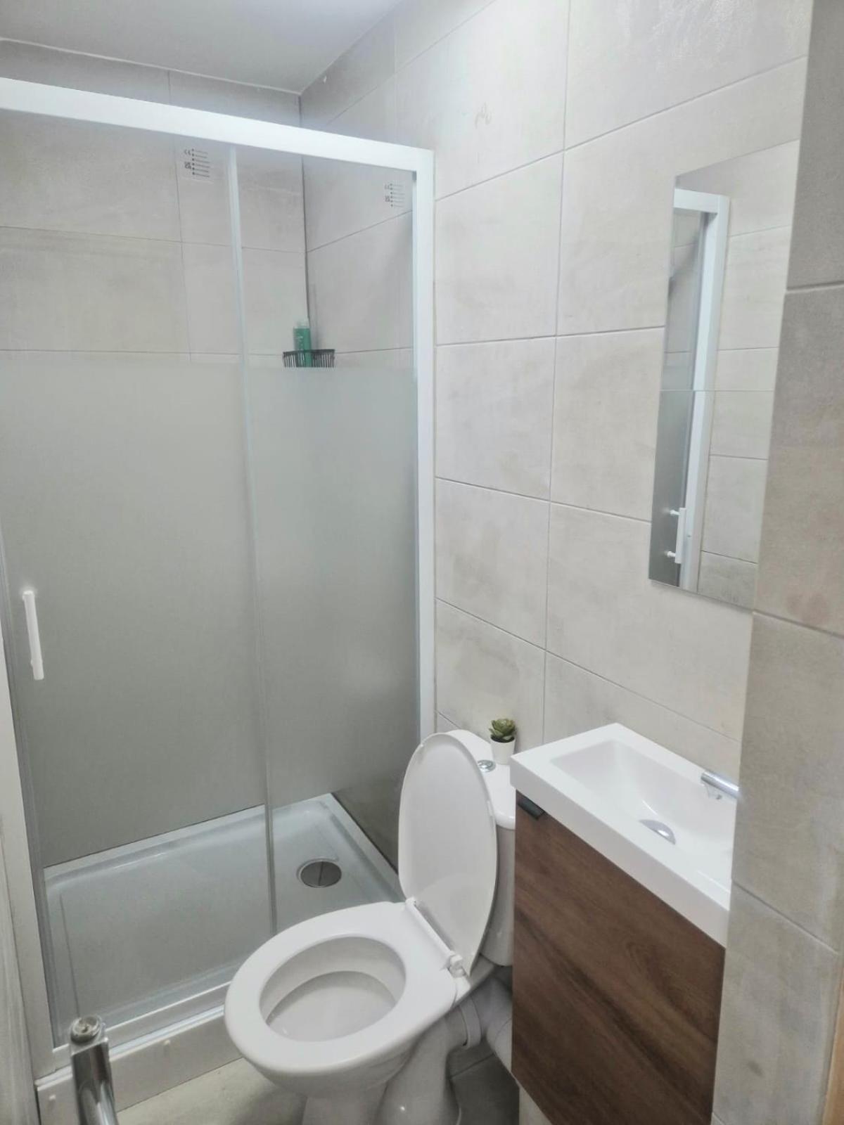 Rooms In Manchester 6 Minutes Drive To Victoria Station ภายนอก รูปภาพ