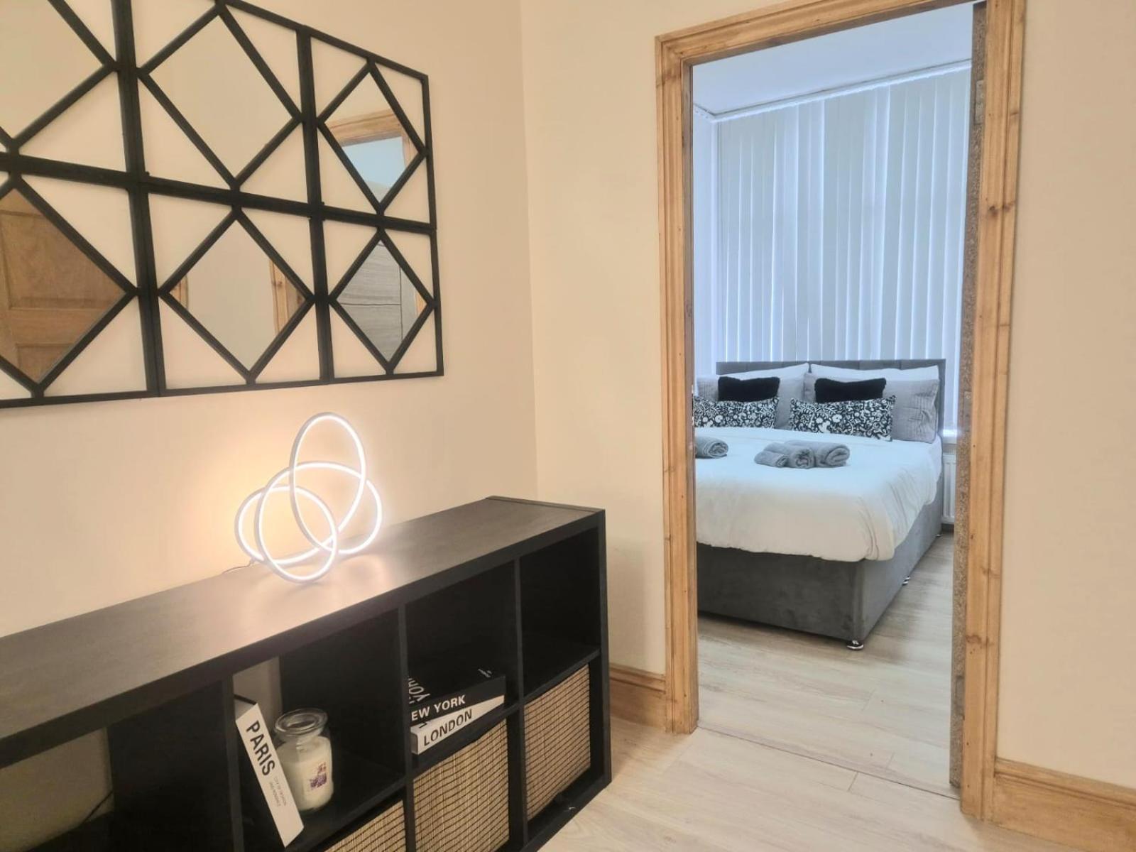 Rooms In Manchester 6 Minutes Drive To Victoria Station ภายนอก รูปภาพ