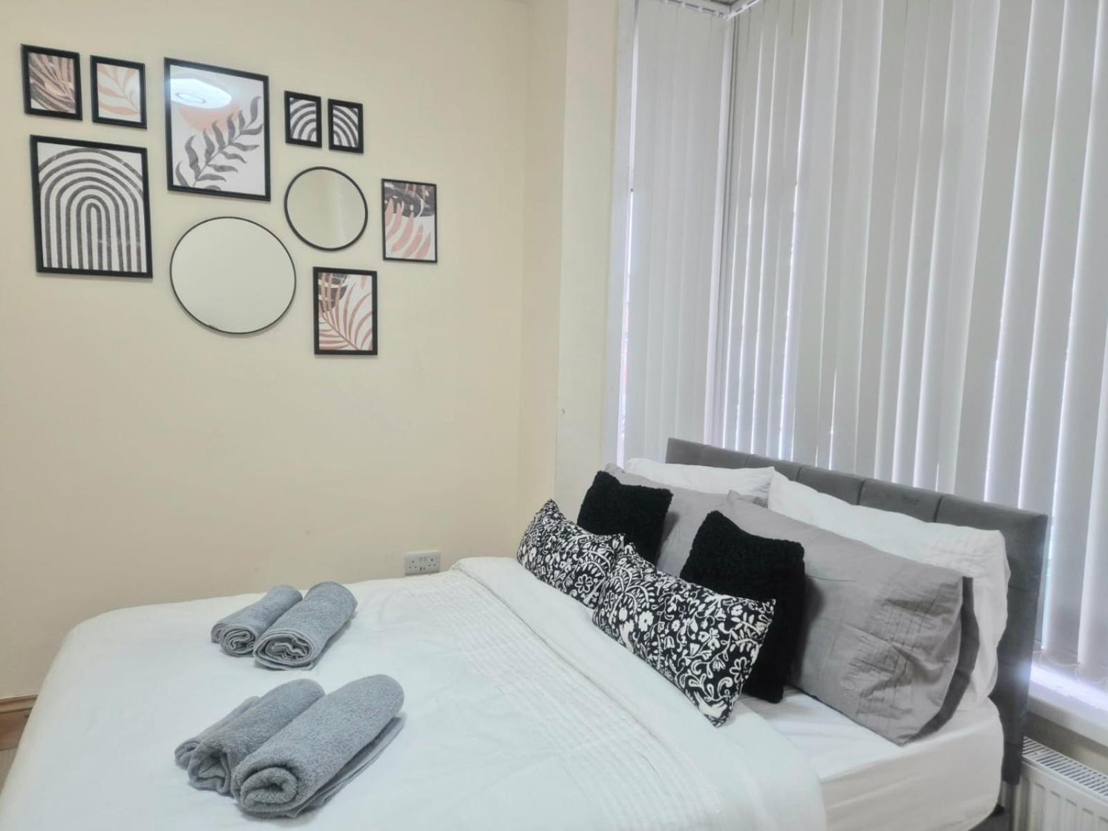 Rooms In Manchester 6 Minutes Drive To Victoria Station ภายนอก รูปภาพ